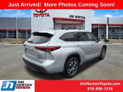 More photos of 2021 Toyota Highlander XLE at Jim Norton Toyota, OK
