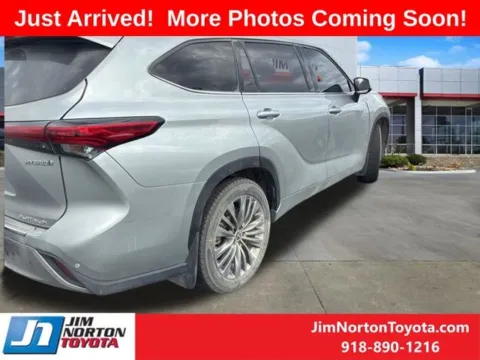 More photos of 2023 Toyota Highlander Hybrid Platinum at Jim Norton Toyota, OK