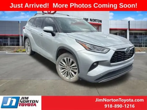 Silver 2023 Toyota Highlander Hybrid Platinum for sale in Tulsa, OK