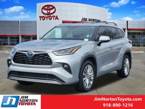 Another view of 2023 Toyota Highlander Hybrid Platinum for sale in Tulsa, OK at Jim Norton Toyota