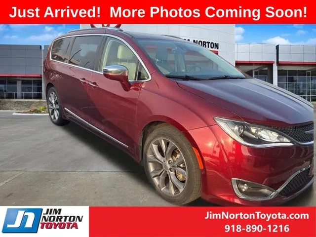 Red 2019 Chrysler Pacifica Limited for sale in Tulsa, OK