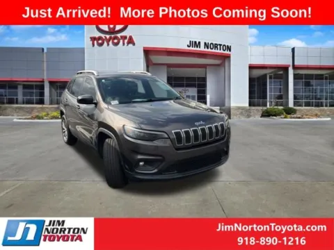 Gray 2019 Jeep Cherokee Latitude Plus for sale in Tulsa, OK
