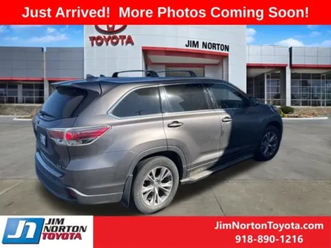 More photos of 2014 Toyota Highlander XLE V6 at Jim Norton Toyota, OK