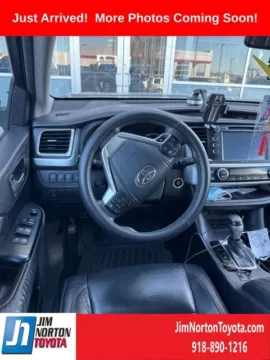 More photos of 2014 Toyota Highlander XLE V6 at Jim Norton Toyota, OK