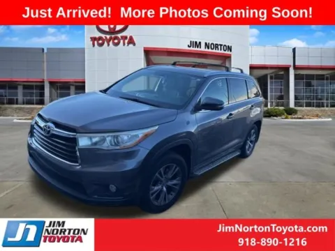 Photos of 2014 Toyota Highlander XLE V6 for sale in Tulsa, OK at Jim Norton Toyota