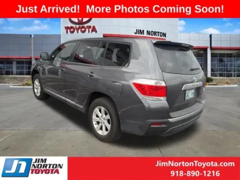 More photos of 2011 Toyota Highlander at Jim Norton Toyota, OK