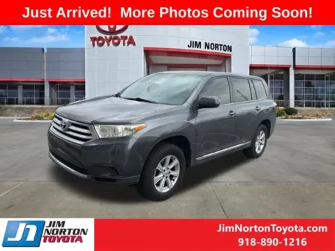 Photos of 2011 Toyota Highlander for sale in Tulsa, OK at Jim Norton Toyota