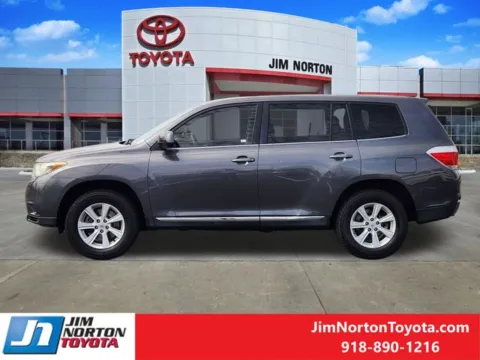 More photos of 2011 Toyota Highlander at Jim Norton Toyota, OK