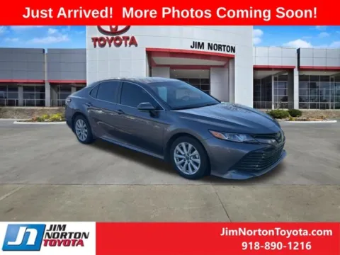 Gray 2018 Toyota Camry LE for sale in Tulsa, OK
