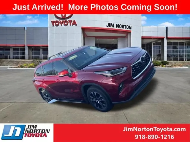 Red 2021 Toyota Highlander XLE for sale in Tulsa, OK