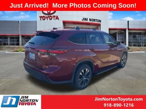 More photos of 2021 Toyota Highlander XLE at Jim Norton Toyota, OK