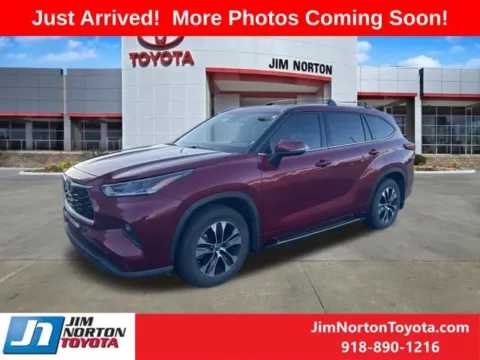 Photos of 2021 Toyota Highlander XLE for sale in Tulsa, OK at Jim Norton Toyota