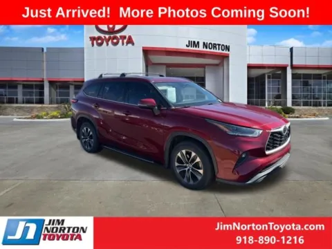 Red 2021 Toyota Highlander XLE for sale in Tulsa, OK