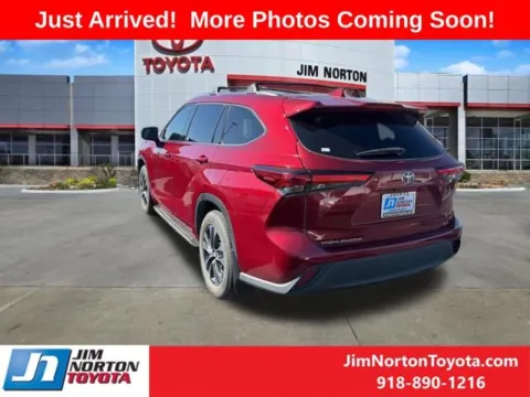 Another view of 2021 Toyota Highlander XLE for sale in Tulsa, OK at Jim Norton Toyota