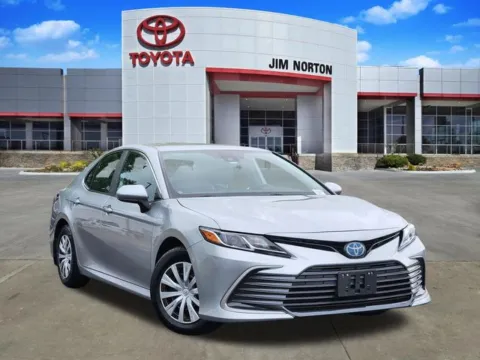 Silver 2023 Toyota Camry Hybrid LE for sale in Tulsa, OK