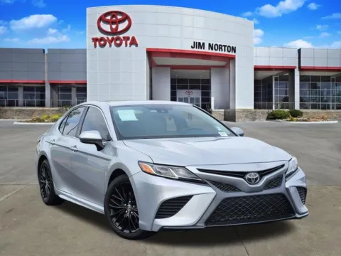 Silver 2018 Toyota Camry SE for sale in Tulsa, OK