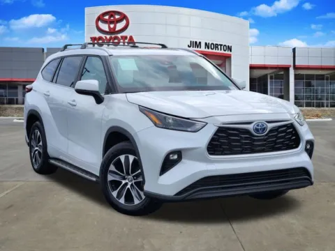 White 2024 Toyota Highlander Hybrid XLE for sale in Tulsa, OK