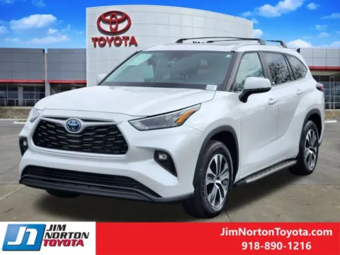 Another view of 2024 Toyota Highlander Hybrid XLE for sale in Tulsa, OK at Jim Norton Toyota