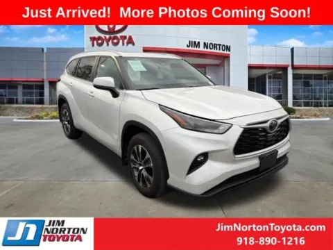 White 2025 Toyota Highlander XLE for sale in Tulsa, OK