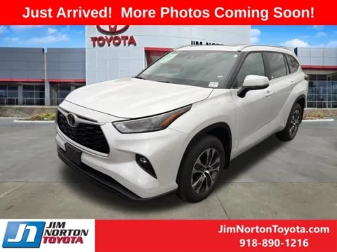 Photos of 2025 Toyota Highlander XLE for sale in Tulsa, OK at Jim Norton Toyota