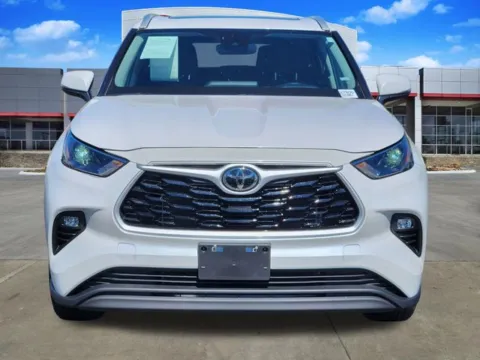 White 2025 Toyota Highlander XLE for sale in Tulsa, OK