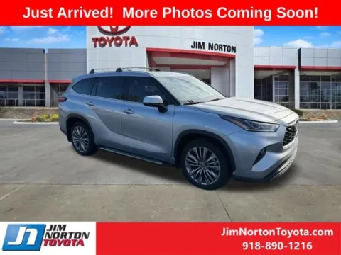 Silver 2022 Toyota Highlander Platinum for sale in Tulsa, OK