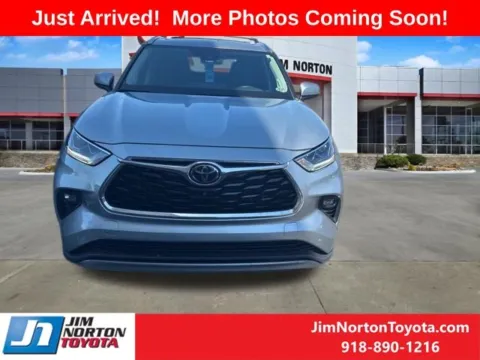 Photos of 2022 Toyota Highlander Platinum for sale in Tulsa, OK at Jim Norton Toyota