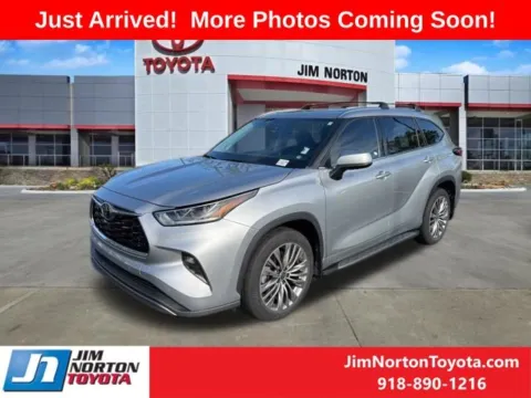 Photos of 2022 Toyota Highlander Platinum for sale in Tulsa, OK at Jim Norton Toyota