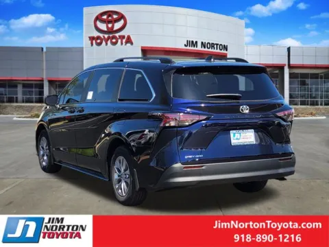 More photos of 2026 Toyota Sienna LE at Jim Norton Toyota, OK