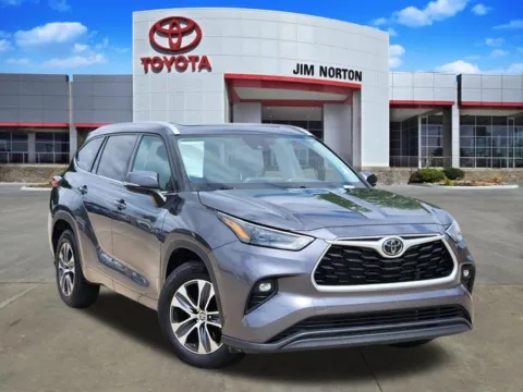 Gray 2022 Toyota Highlander XLE for sale in Tulsa, OK