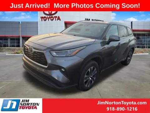Photos of 2022 Toyota Highlander XLE for sale in Tulsa, OK at Jim Norton Toyota