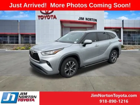 Photos of 2020 Toyota Highlander XLE for sale in Tulsa, OK at Jim Norton Toyota