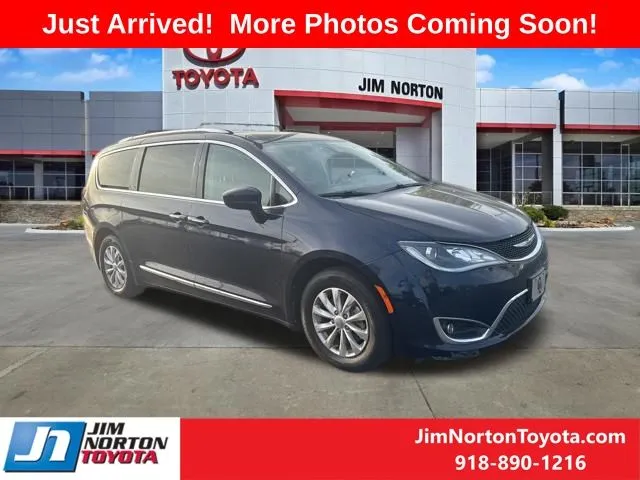 Blue 2018 Chrysler Pacifica Touring L for sale in Tulsa, OK