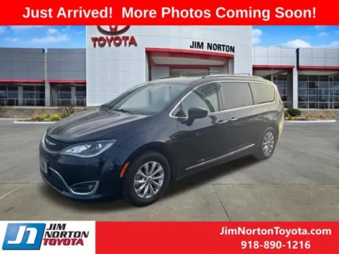 Photos of 2018 Chrysler Pacifica Touring L for sale in Tulsa, OK at Jim Norton Toyota
