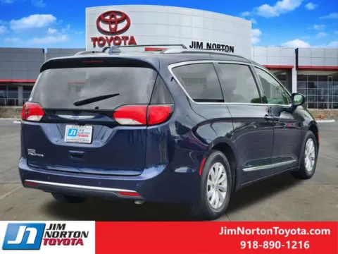 More photos of 2018 Chrysler Pacifica Touring L at Jim Norton Toyota, OK