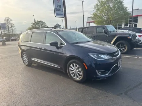 Blue 2018 Chrysler Pacifica Touring L for sale in Tulsa, OK