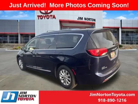 More photos of 2018 Chrysler Pacifica Touring L at Jim Norton Toyota, OK