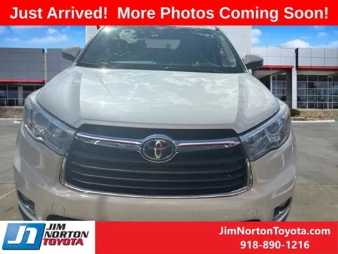 Photos of 2016 Toyota Highlander Limited Platinum V6 for sale in Tulsa, OK at Jim Norton Toyota