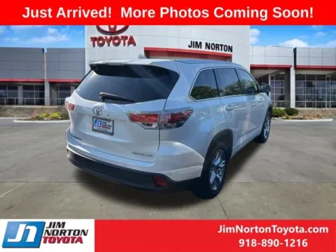 Photos of 2016 Toyota Highlander Limited Platinum V6 for sale in Tulsa, OK at Jim Norton Toyota