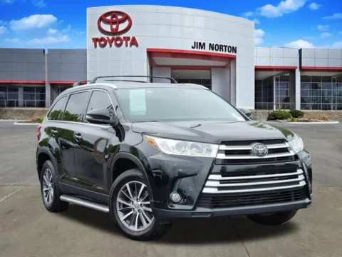 Black 2019 Toyota Highlander XLE for sale in Tulsa, OK