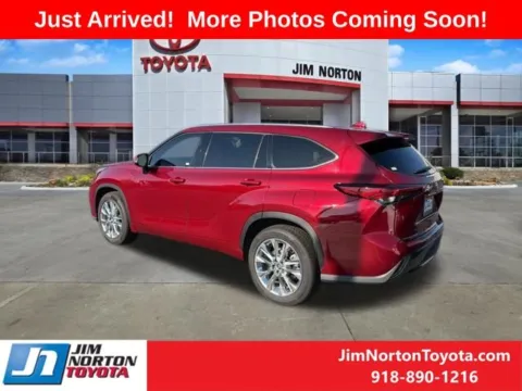 More photos of 2020 Toyota Highlander Limited at Jim Norton Toyota, OK