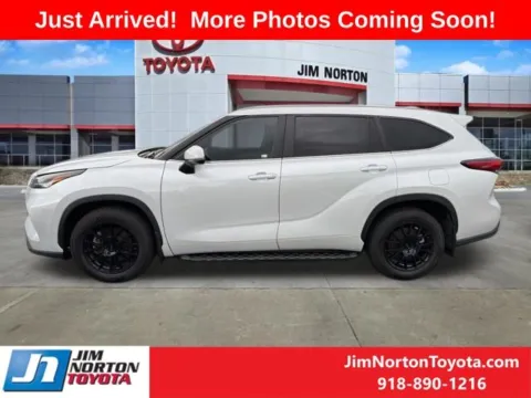 Another view of 2023 Toyota Highlander XLE for sale in Tulsa, OK at Jim Norton Toyota