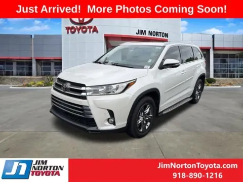 Photos of 2017 Toyota Highlander Limited Platinum for sale in Tulsa, OK at Jim Norton Toyota