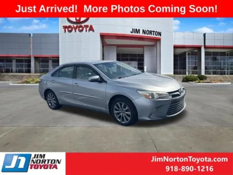Silver 2016 Toyota Camry XLE for sale in Tulsa, OK