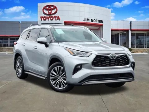 Silver 2022 Toyota Highlander Platinum for sale in Tulsa, OK