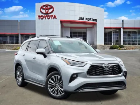 Silver 2022 Toyota Highlander Platinum for sale in Tulsa, OK
