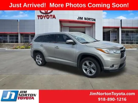 Beige 2016 Toyota Highlander Limited Platinum V6 for sale in Tulsa, OK