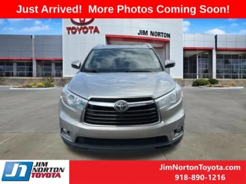 Photos of 2016 Toyota Highlander Limited Platinum V6 for sale in Tulsa, OK at Jim Norton Toyota
