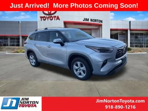Silver 2023 Toyota Highlander LE for sale in Tulsa, OK
