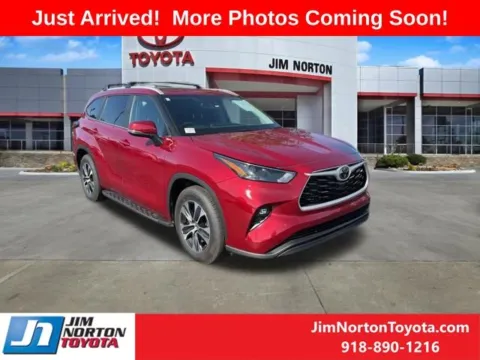 Red 2025 Toyota Highlander XLE for sale in Tulsa, OK